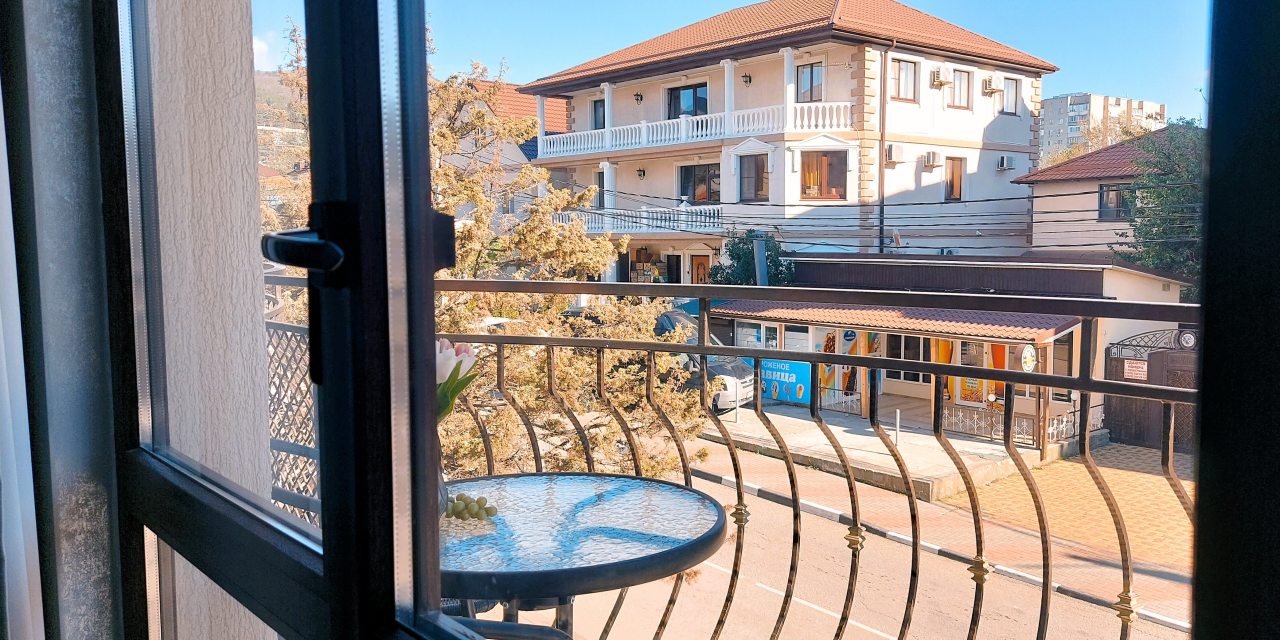 Четырехместный (Улучшенный с балконом), Гостевой дом Отель 777