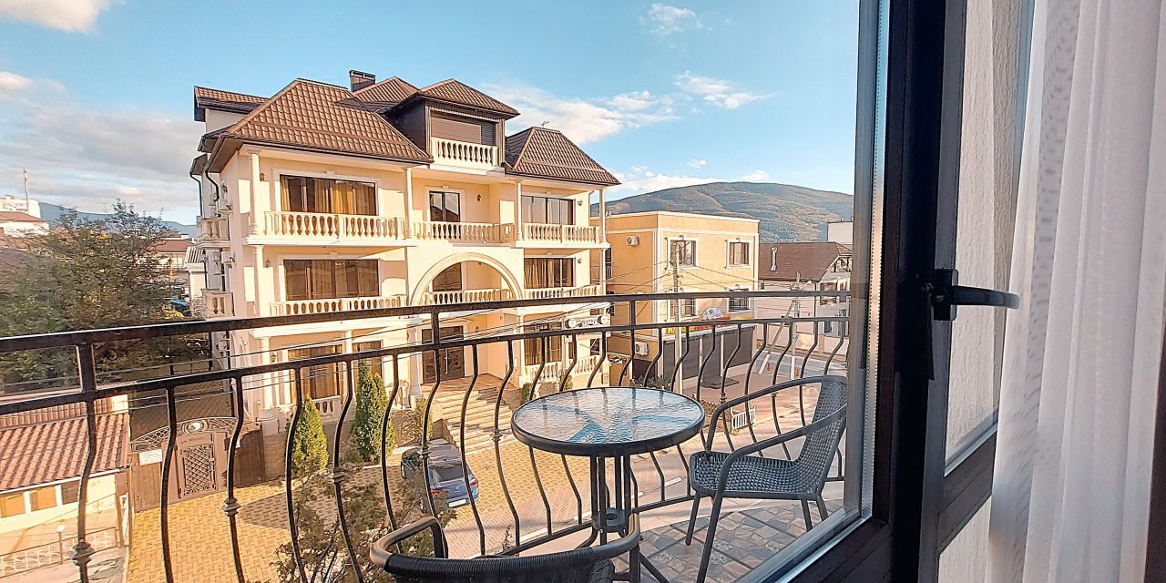 Трёхместный и более (Делюкс с балконом), Гостевой дом Отель 777