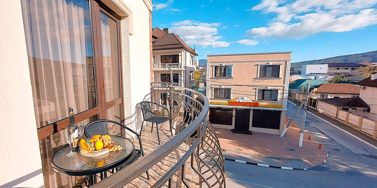 Трёхместный и более (Люкс с кухней и балконом), Гостевой дом Отель 777