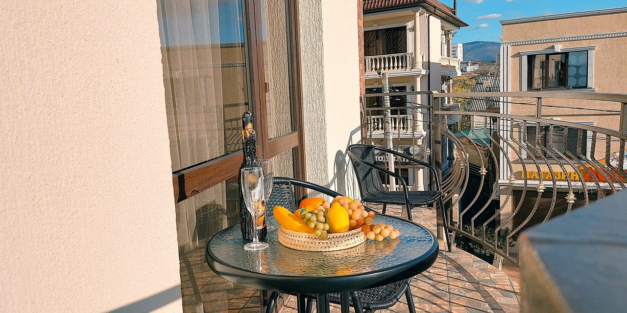 Трёхместный и более (Люкс с кухней и балконом), Гостевой дом Отель 777