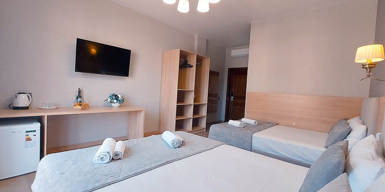 Четырехместный (Делюкс с балконом), Гостевой дом Отель 777