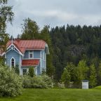 Коттедж (Второй линии), Гостиница Ладожская Усадьба