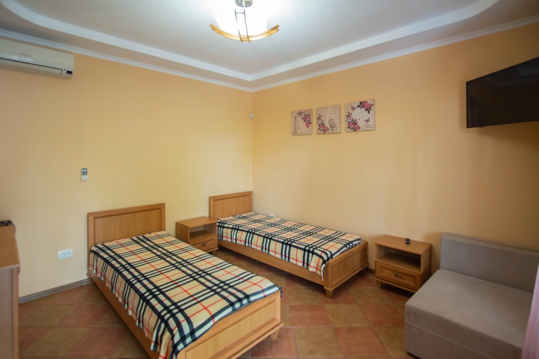 Трехместный (трехместный с раздельными кроватями) гостевого дома Большая медведица, Черноморское, Крым