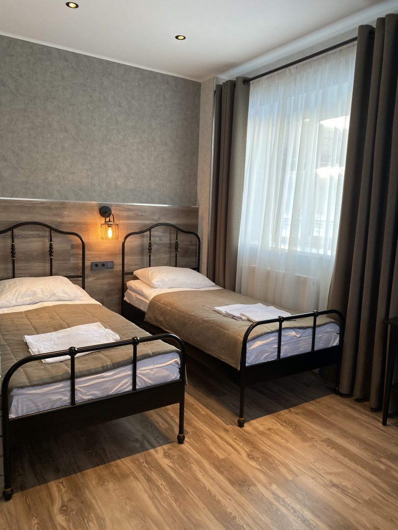 Трёхместный и более (Стандартный трехместный номер с тремя раздельными кроватями) гостиницы FORREST, Саргазы