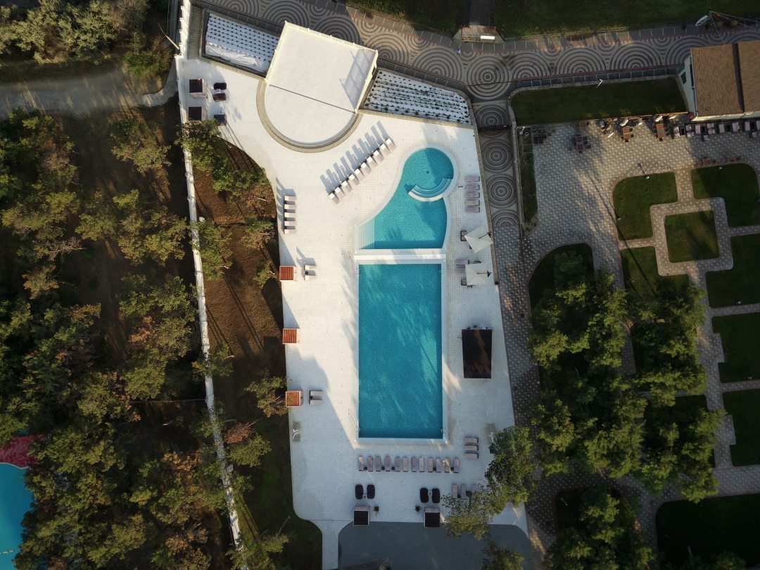 Бассейн с видом, Загородный отель Alma Park Resort