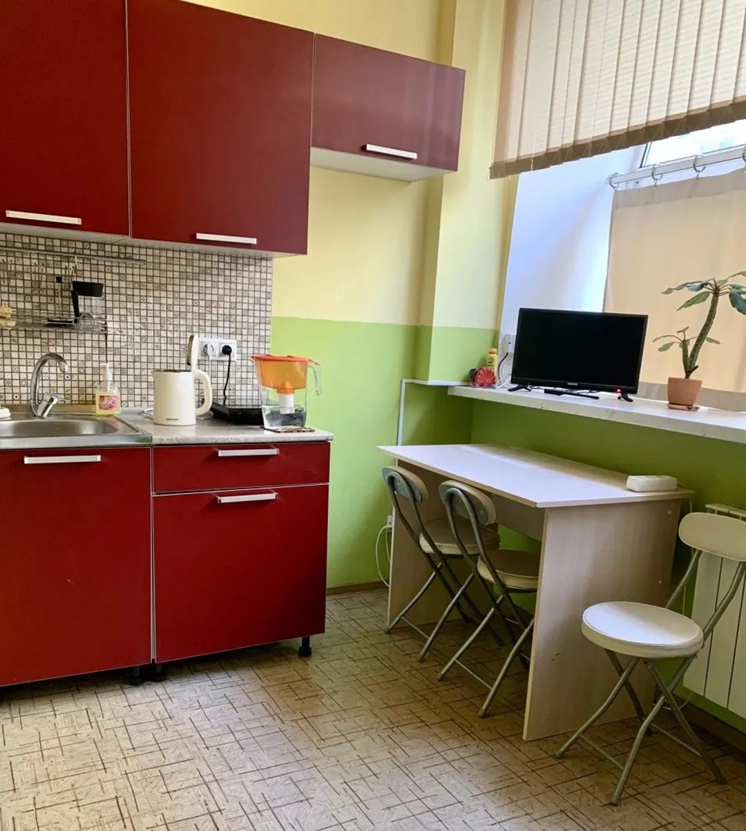 кухня, стол, телевизор, окно