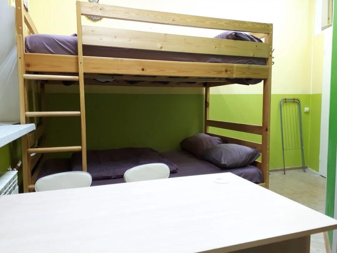 двуспальная двухярусная кровать для семьи из 4 человек