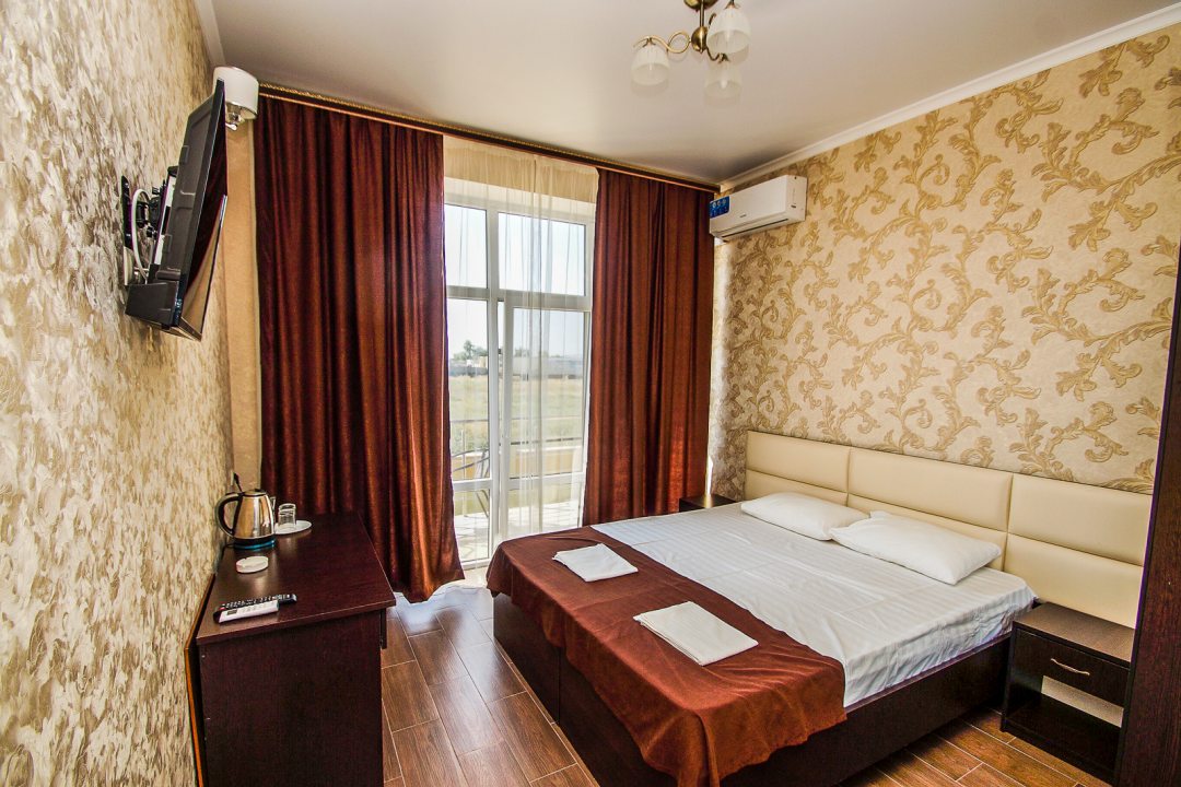 Двухместный (Улучшенный 2х местный номер) гостиницы Gold Hotel, Феодосия