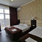 Трёхместный и более (Улучшенный 3х местный номер), Gold Hotel