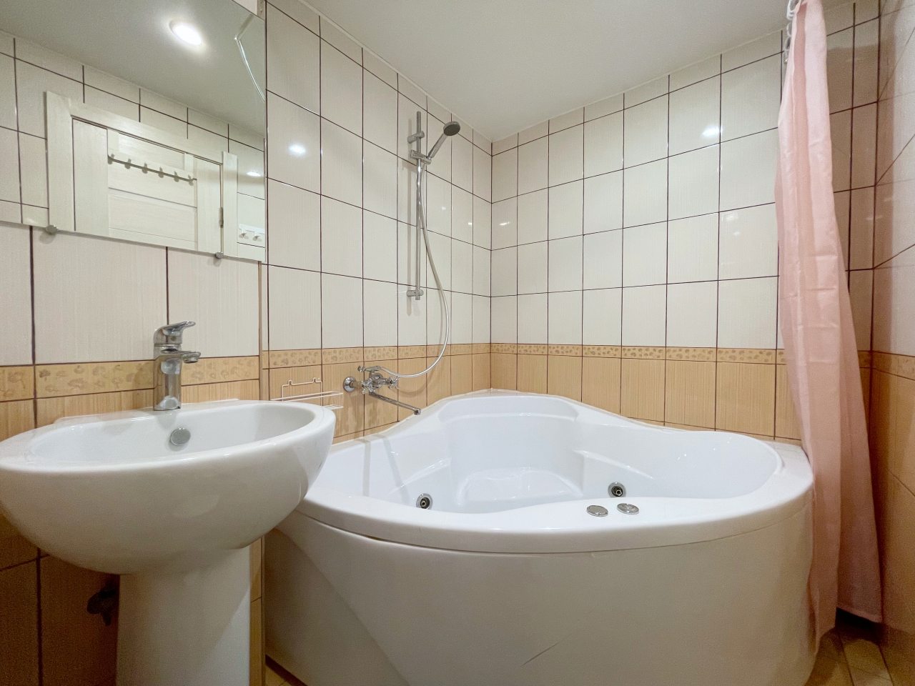 Эргономичная студия с джакузи