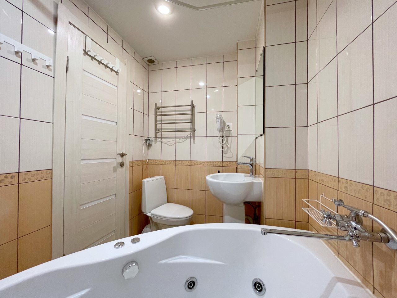 Эргономичная студия с джакузи