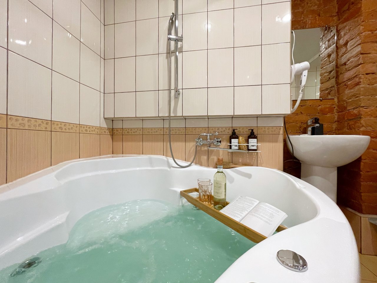 Студия с джакузи