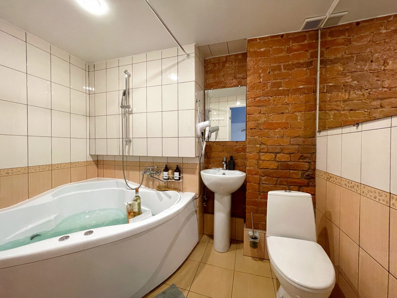 Студия с джакузи