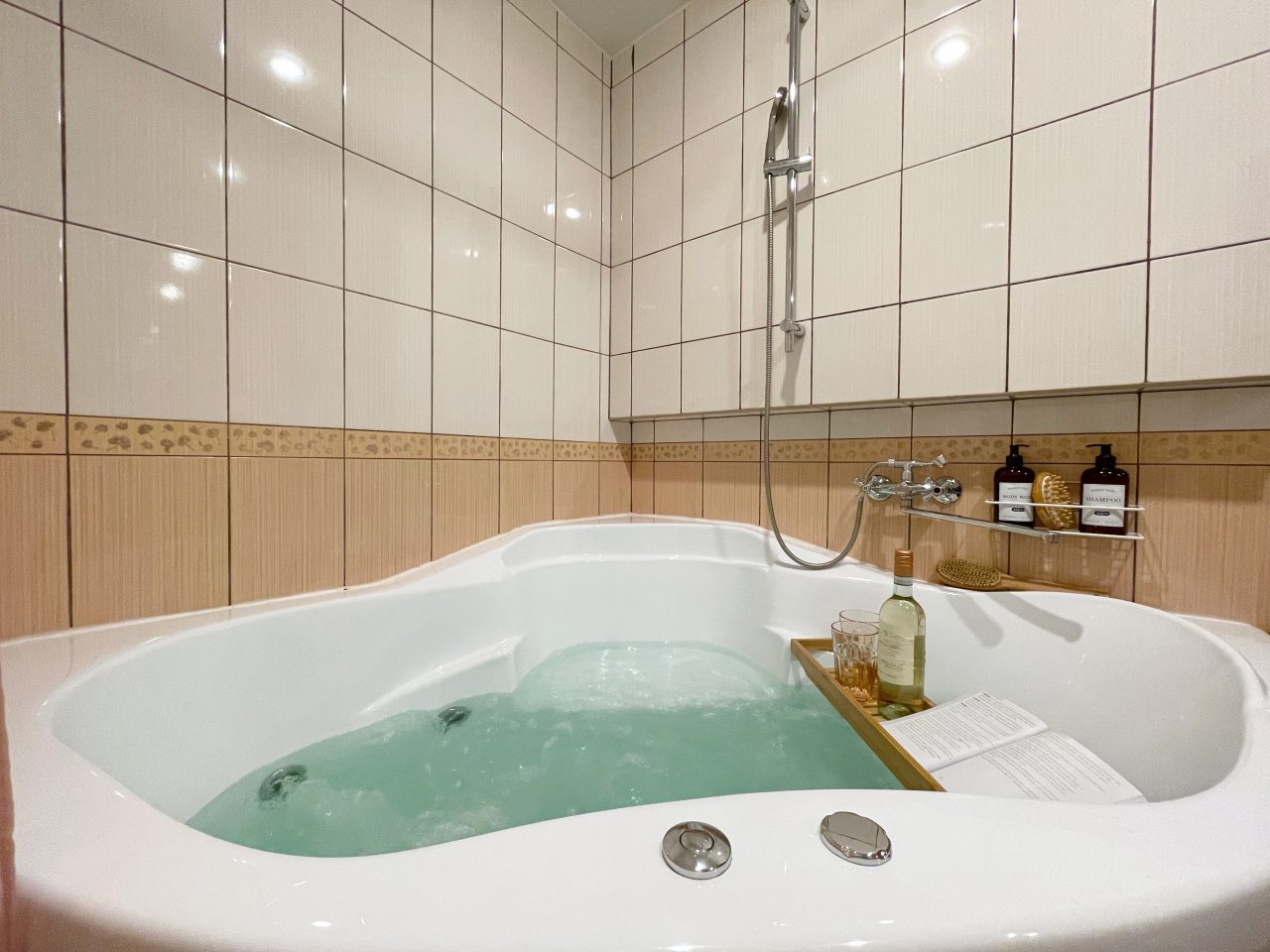 Студия с джакузи