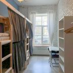 Шестиместный (Вид на реку, 4 этаж (Кровать в общем номере для мужчин и женщин)), Хостел Forever Young