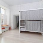 Шестиместный (Вид на реку, 2 этаж (Кровать в общем номере для мужчин и женщин)), Хостел Forever Young