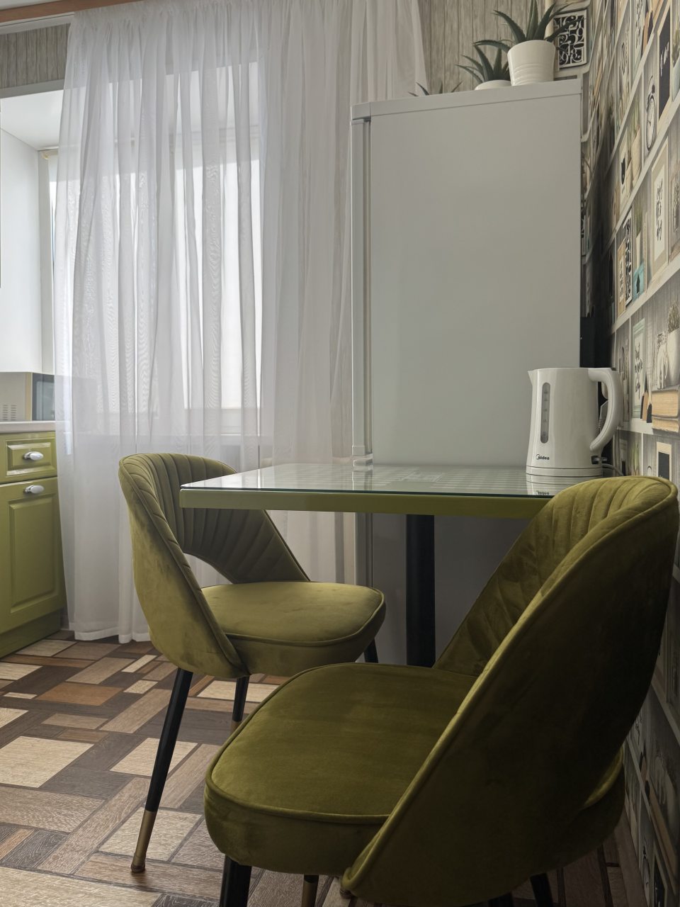 Апартаменты (СТАНЦИЯ, ул.Ленинского Комсомола д.24А, 4 этаж, балкон), Апартаменты Центр