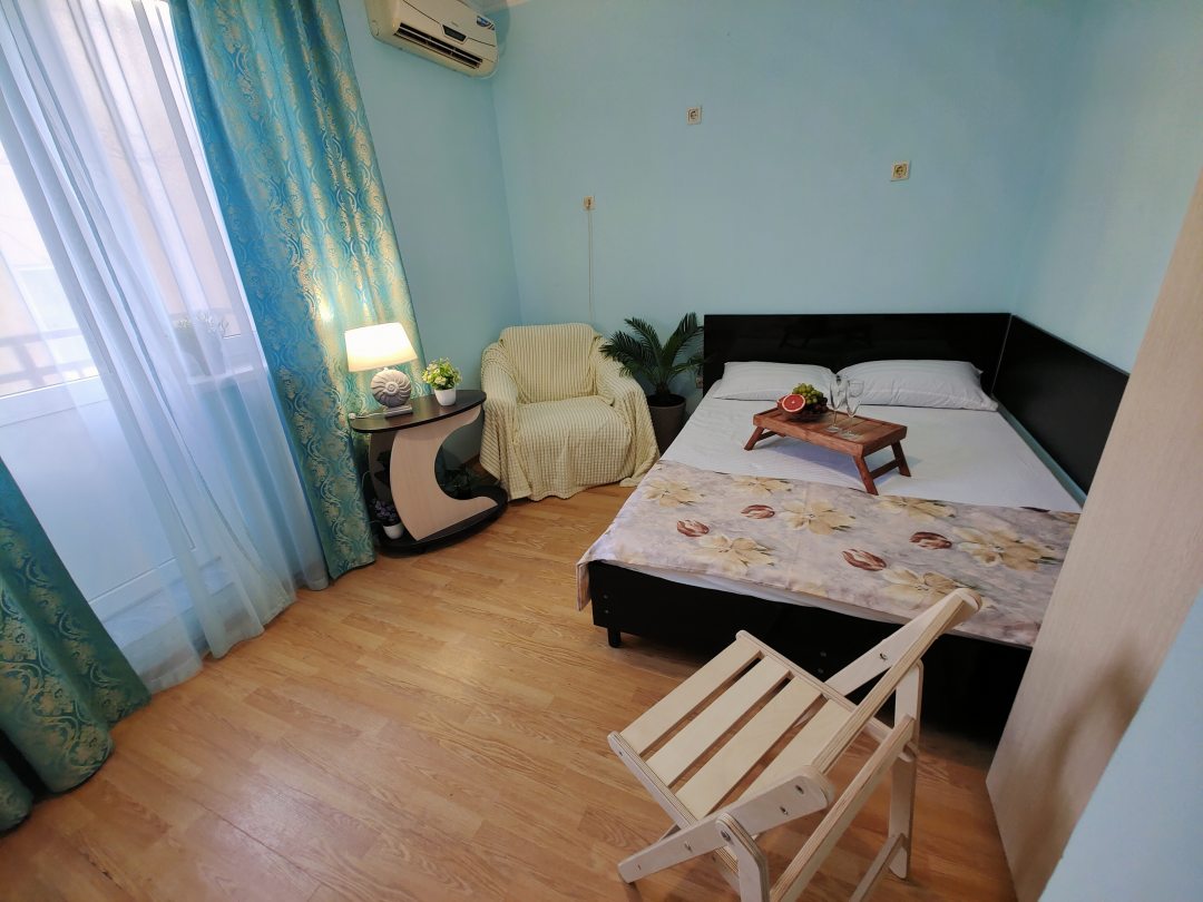 Трёхместный и более (Стандарт 2 спальная кровать + кресло) гостевого дома Причал, Анапа