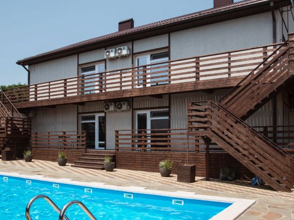 Bro Hotel, Благовещенская