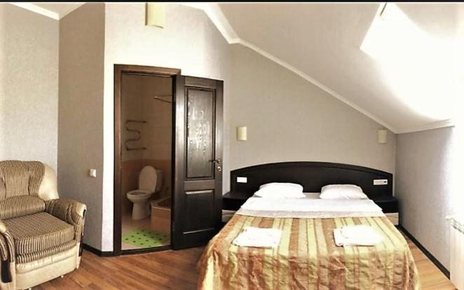 Двухместный (двухместный эконом мансардного типа) гостиницы Европа на Вишнёвой, Архипо-Осиповка
