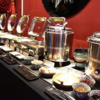 Шведский стол в Zuma, Отель NewLiving Hotel