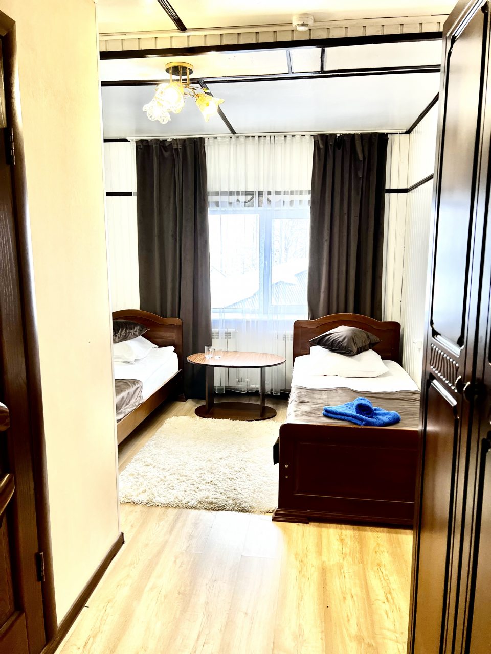 Двухместный (Двухместный номер с раздельными кроватями) отеля Hotel Versal, Домбай