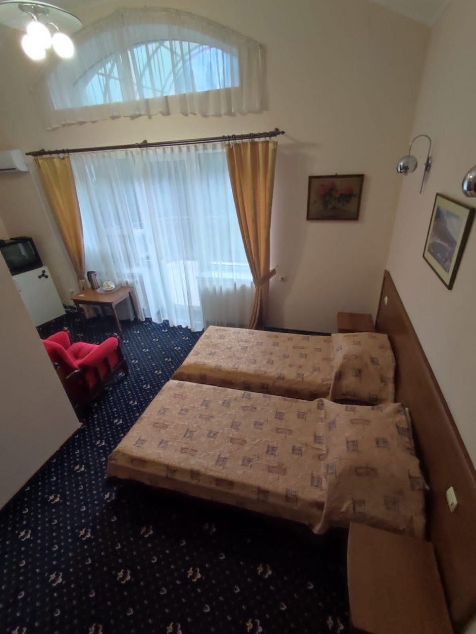 Двухместный (Стандартный двухместный номер с раздельными кроватями) мини-отеля Бриз, Ялта