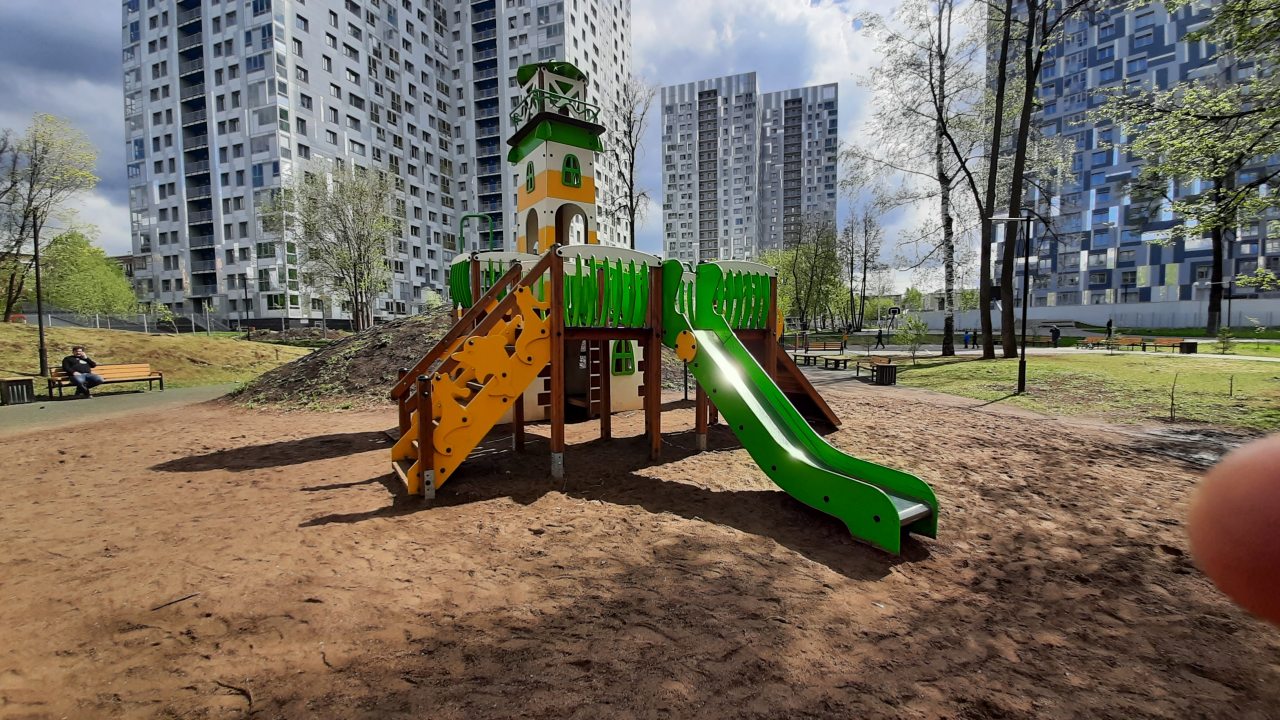 Детская площадка, Апартаменты на Революции 52В APART59