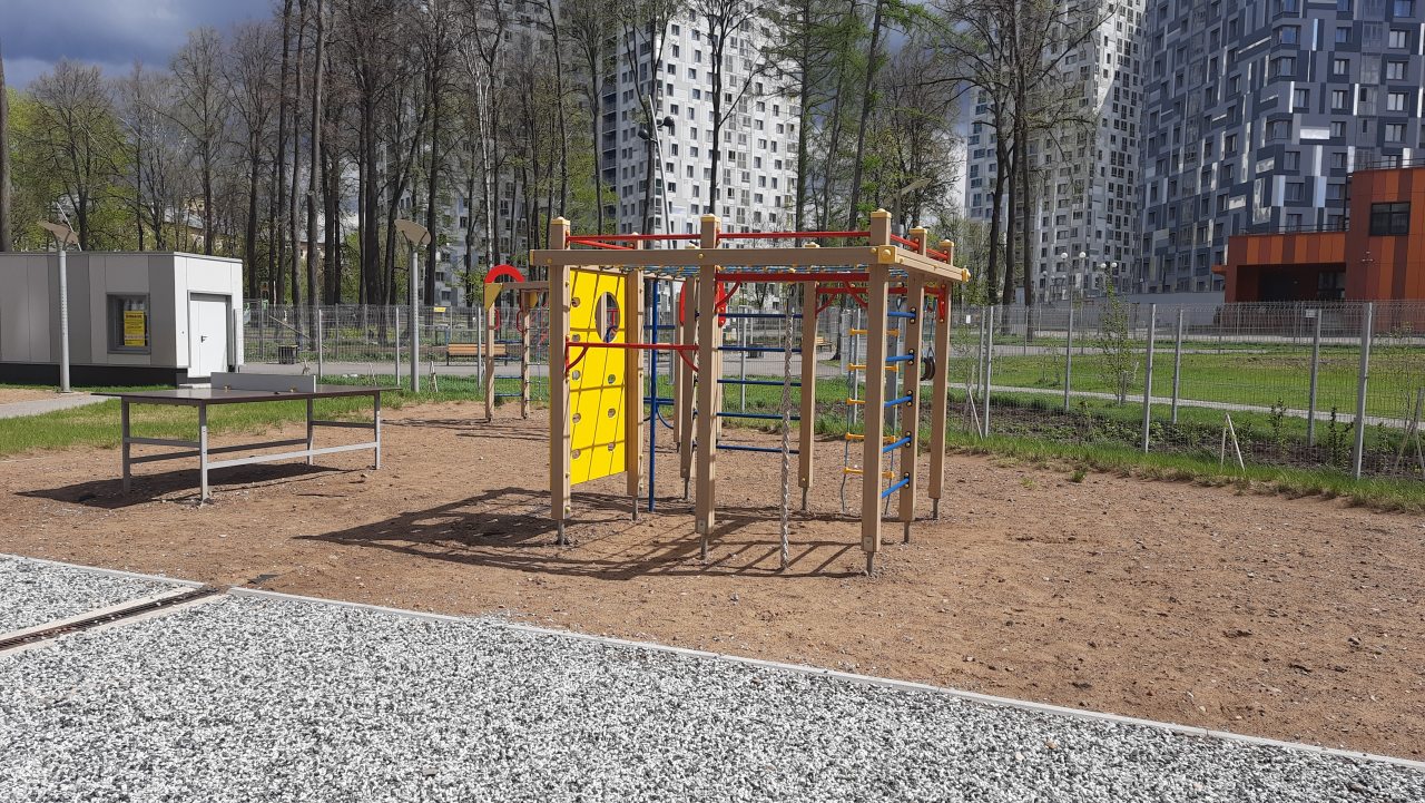 Детская площадка, Апартаменты на Революции 52В APART59