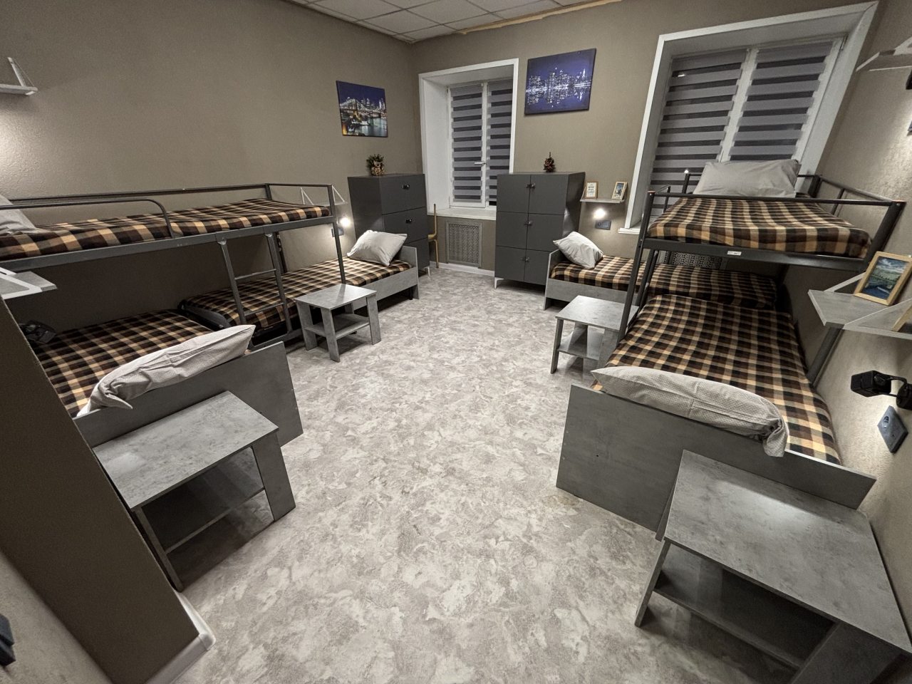 Шестиместный Мужской (Шестиместный мужской номер Ночной Город), Хостел Бригит на Ладожской