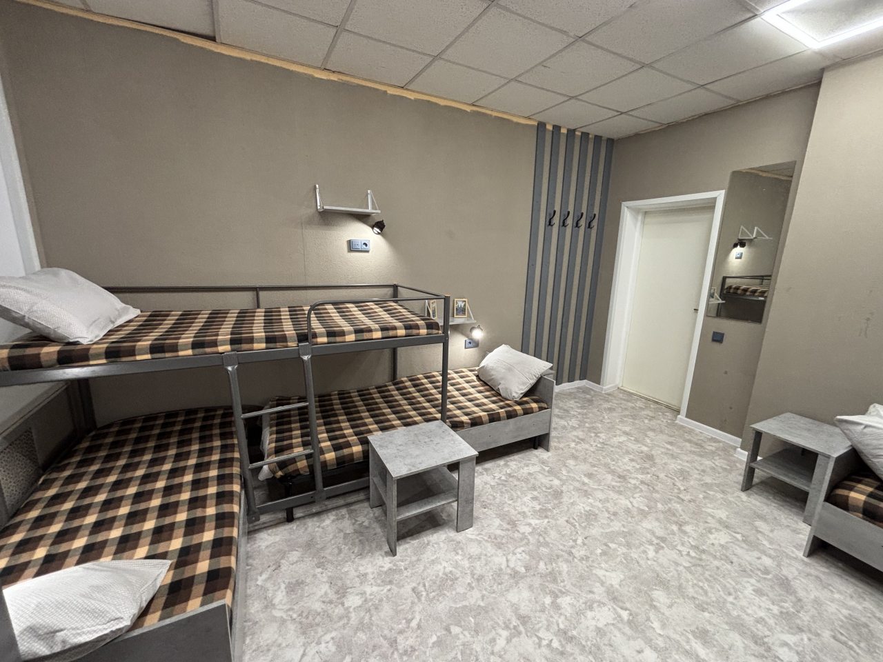 Шестиместный Мужской (Шестиместный мужской номер Ночной Город), Хостел Бригит на Ладожской