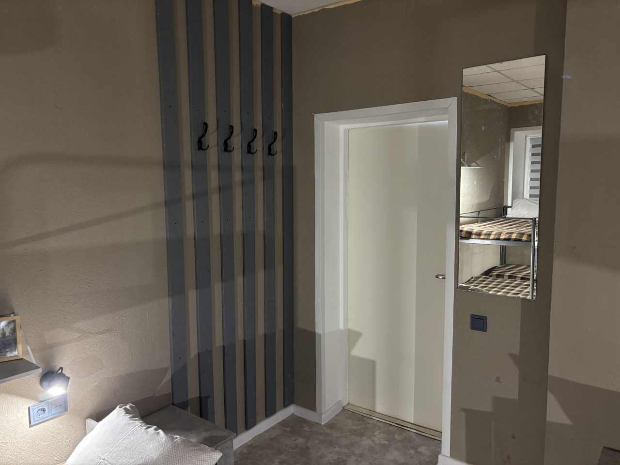 Шестиместный Мужской (Шестиместный мужской номер Ночной Город), Хостел Бригит на Ладожской