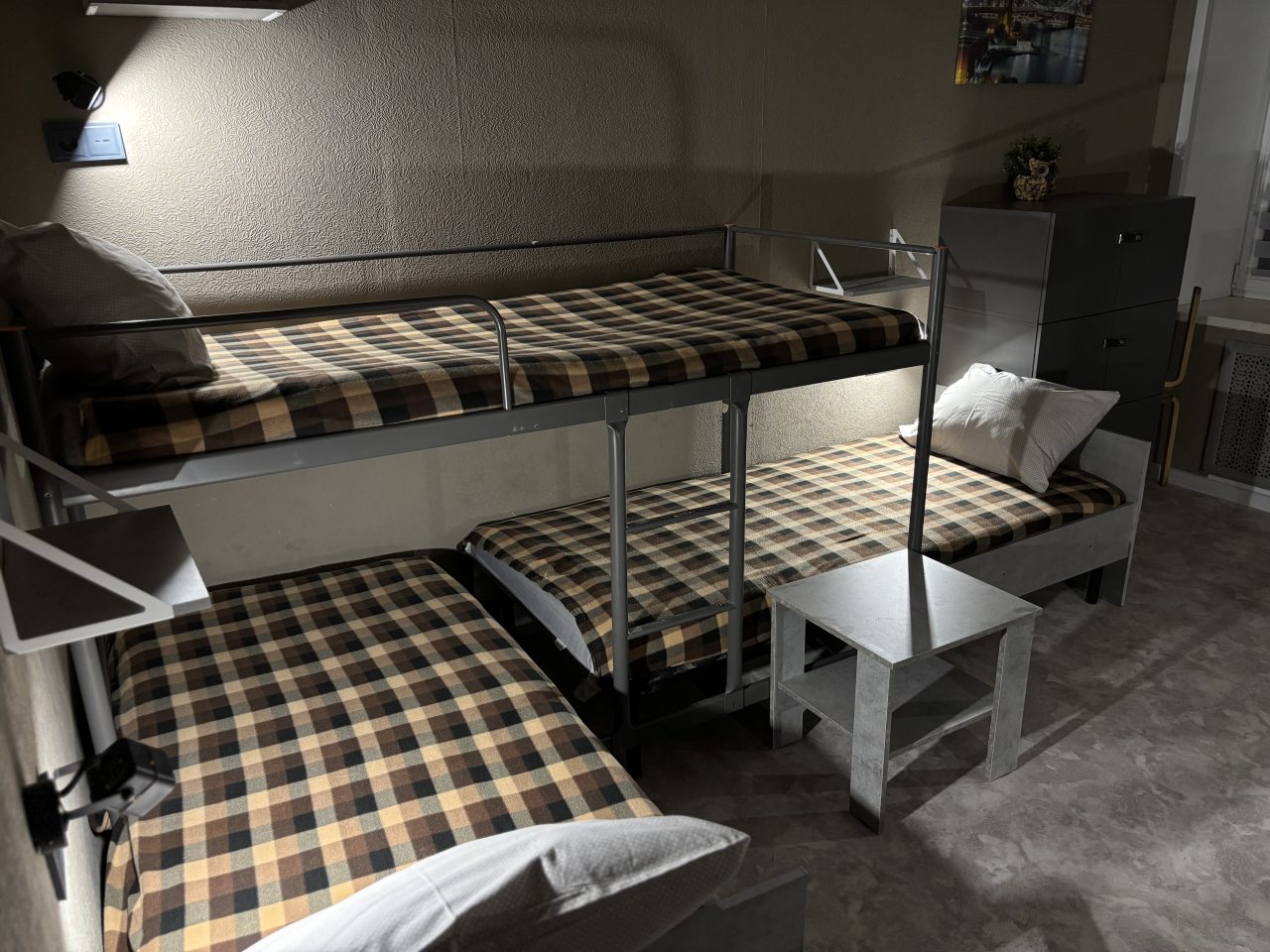 Шестиместный Мужской (Шестиместный мужской номер Ночной Город), Хостел Бригит на Ладожской