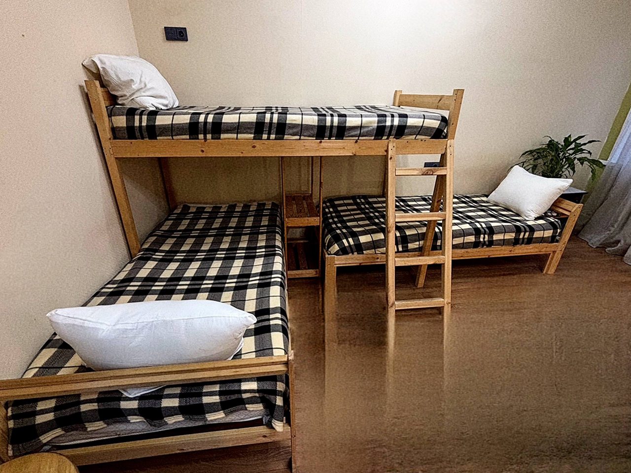 Шестиместный Мужской (Шестиместный мужской Мосты), Хостел Бригит на Ладожской