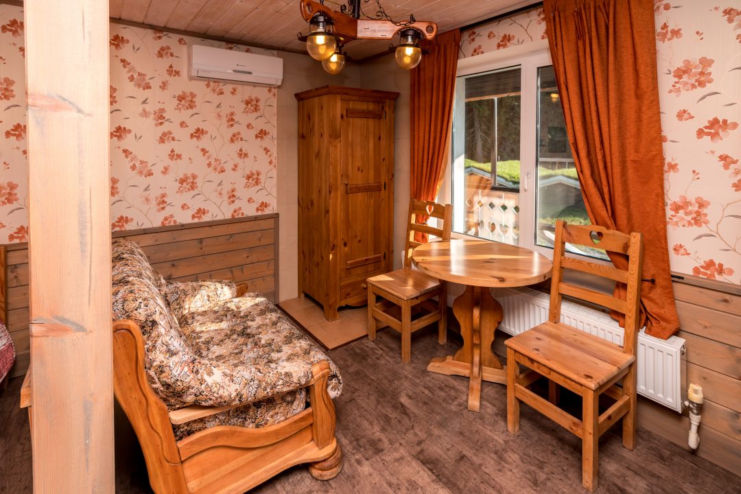 Двухместный (Номер Комфорт двуспальная кровать в Альпийской деревне) базы отдыха Времена года, Ляскеля