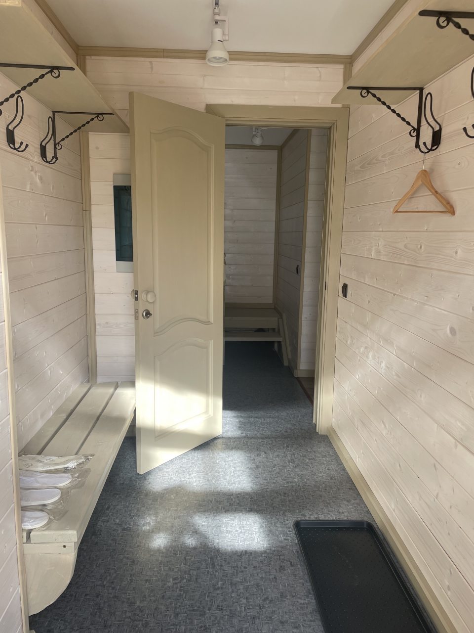 Коттедж (Желтый Дом), База отдыха Времена года