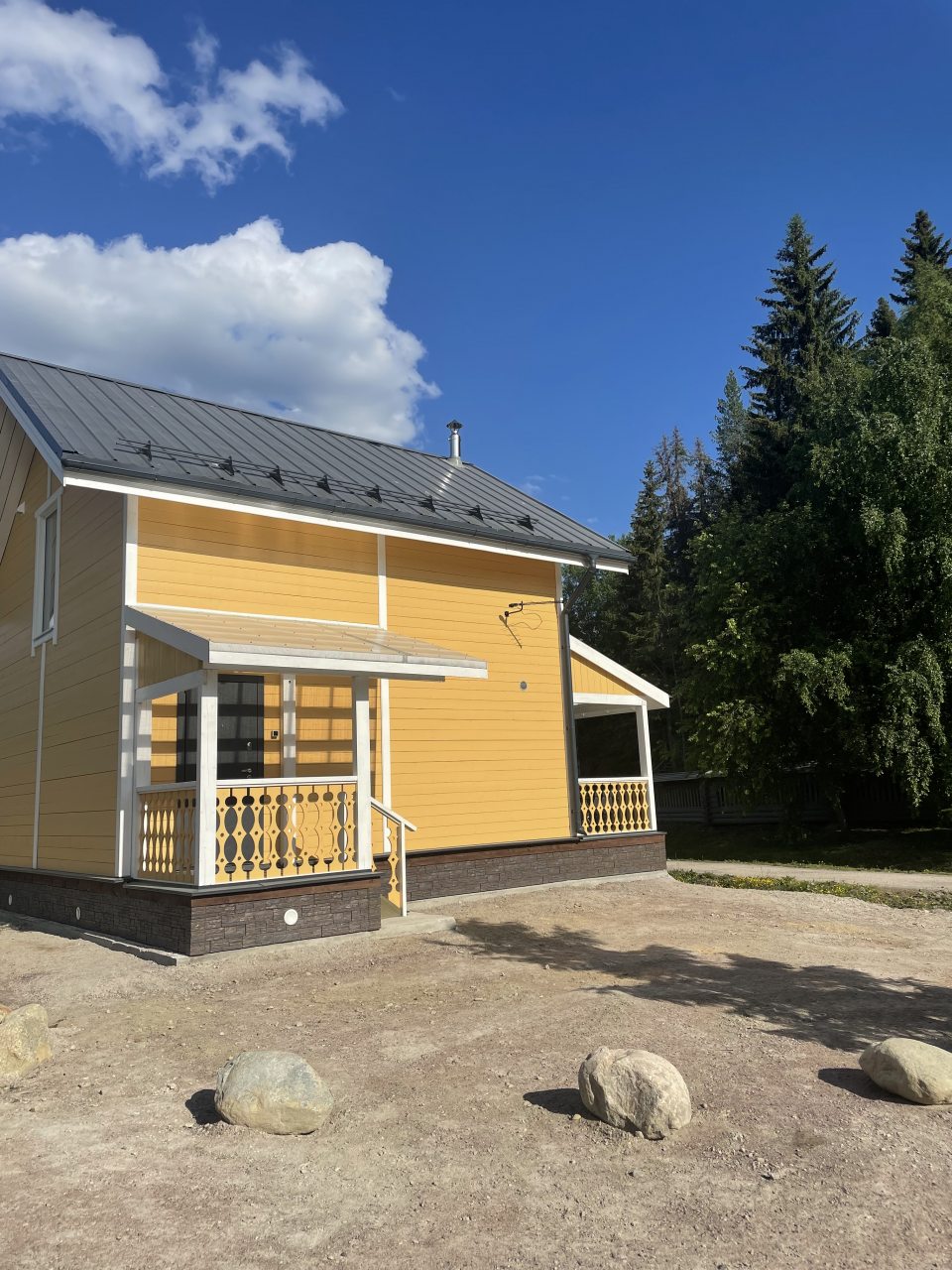 Коттедж (Желтый Дом), База отдыха Времена года