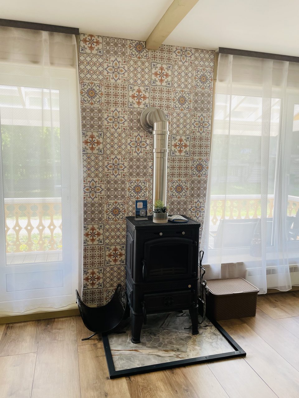 Коттедж (Желтый Дом), База отдыха Времена года