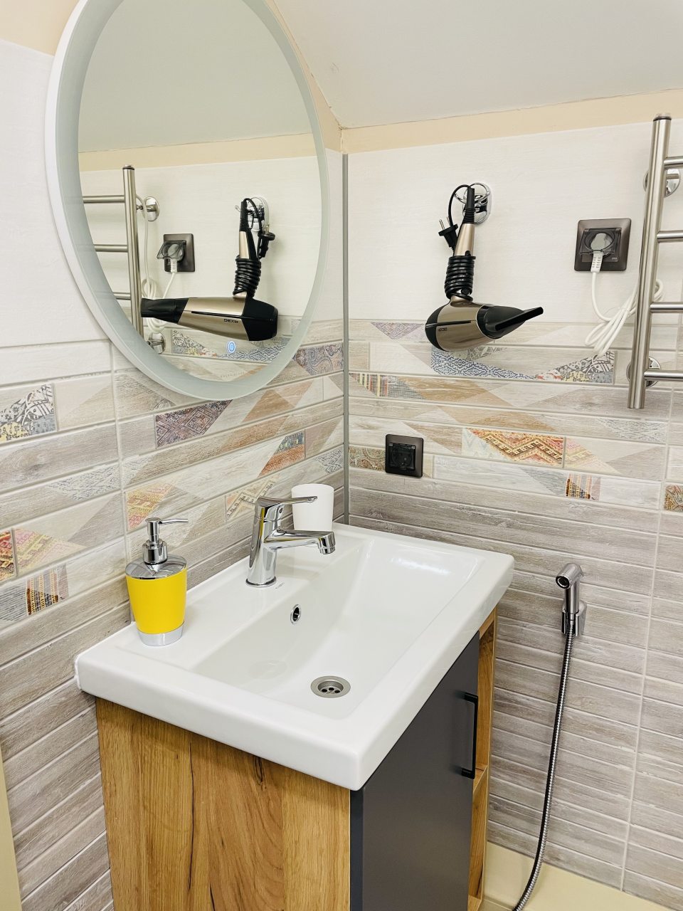 Коттедж (Желтый Дом), База отдыха Времена года