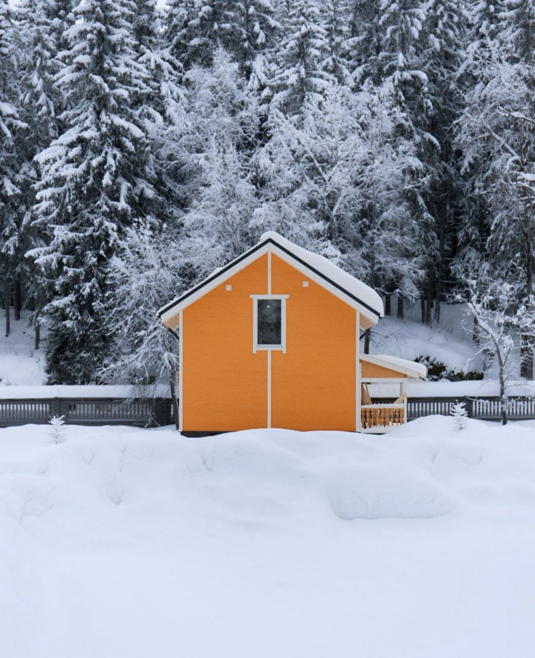 Коттедж (Желтый Дом), База отдыха Времена года