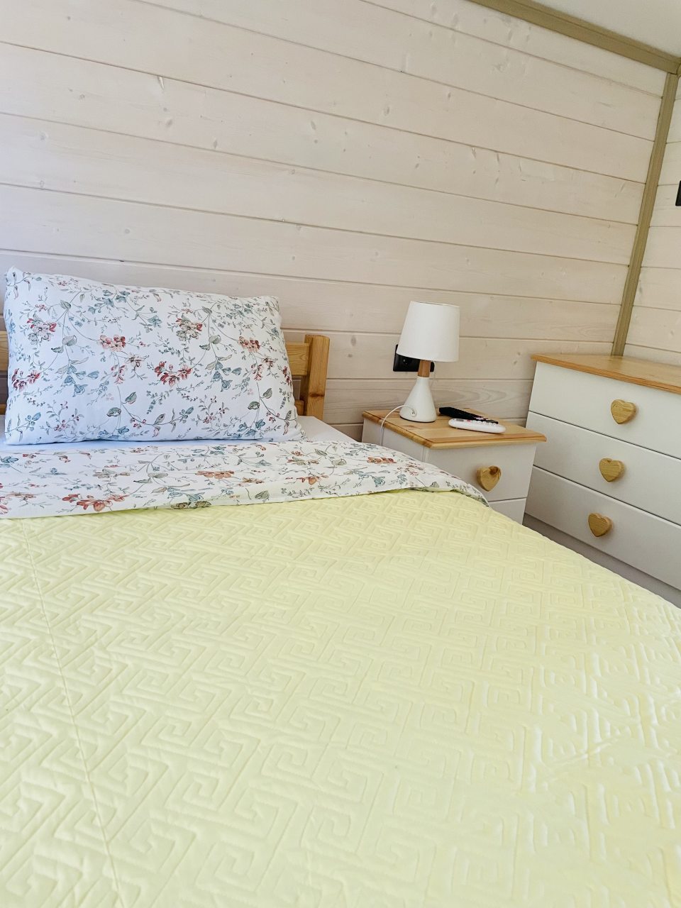 Коттедж (Желтый Дом), База отдыха Времена года