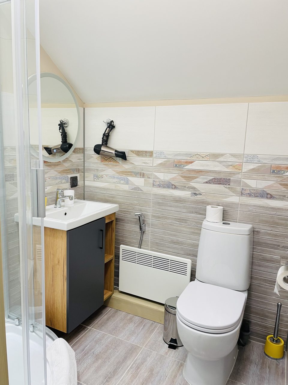 Коттедж (Желтый Дом), База отдыха Времена года