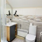 Коттедж (Цветной с террасой и двумя спальнями), База отдыха Времена года