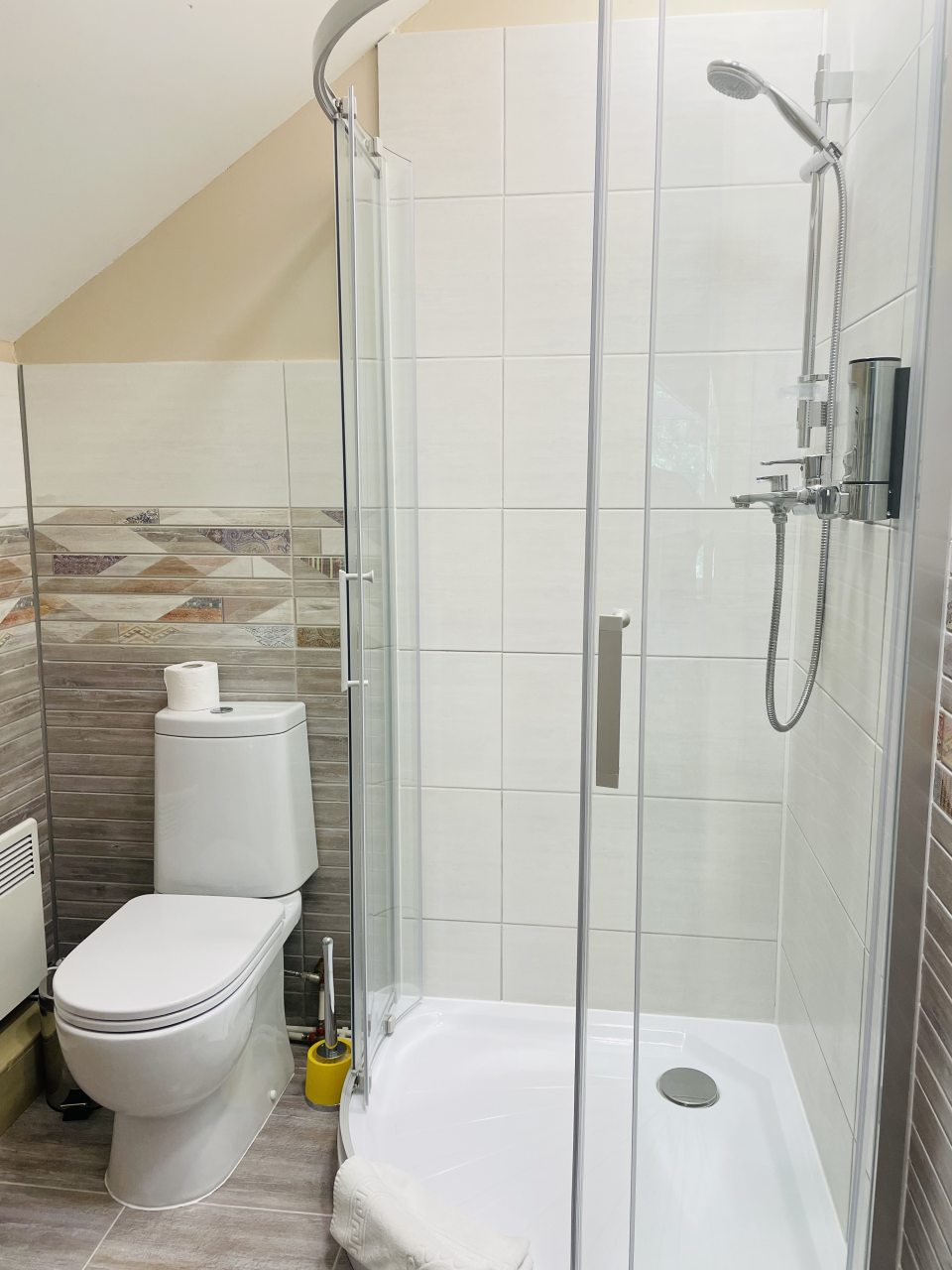 Коттедж (Желтый Дом), База отдыха Времена года