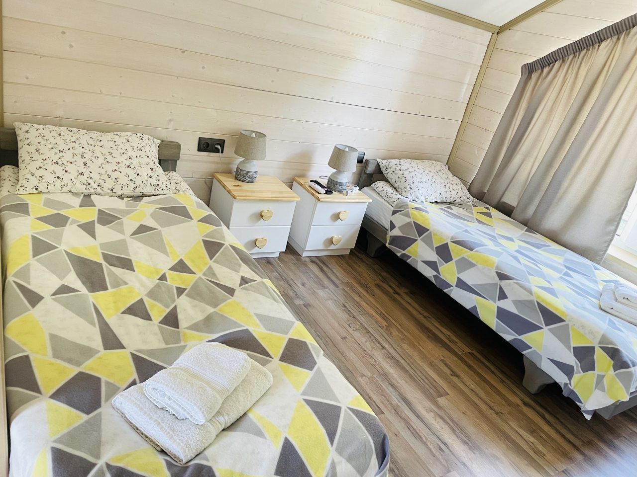 Коттедж (Желтый Дом), База отдыха Времена года