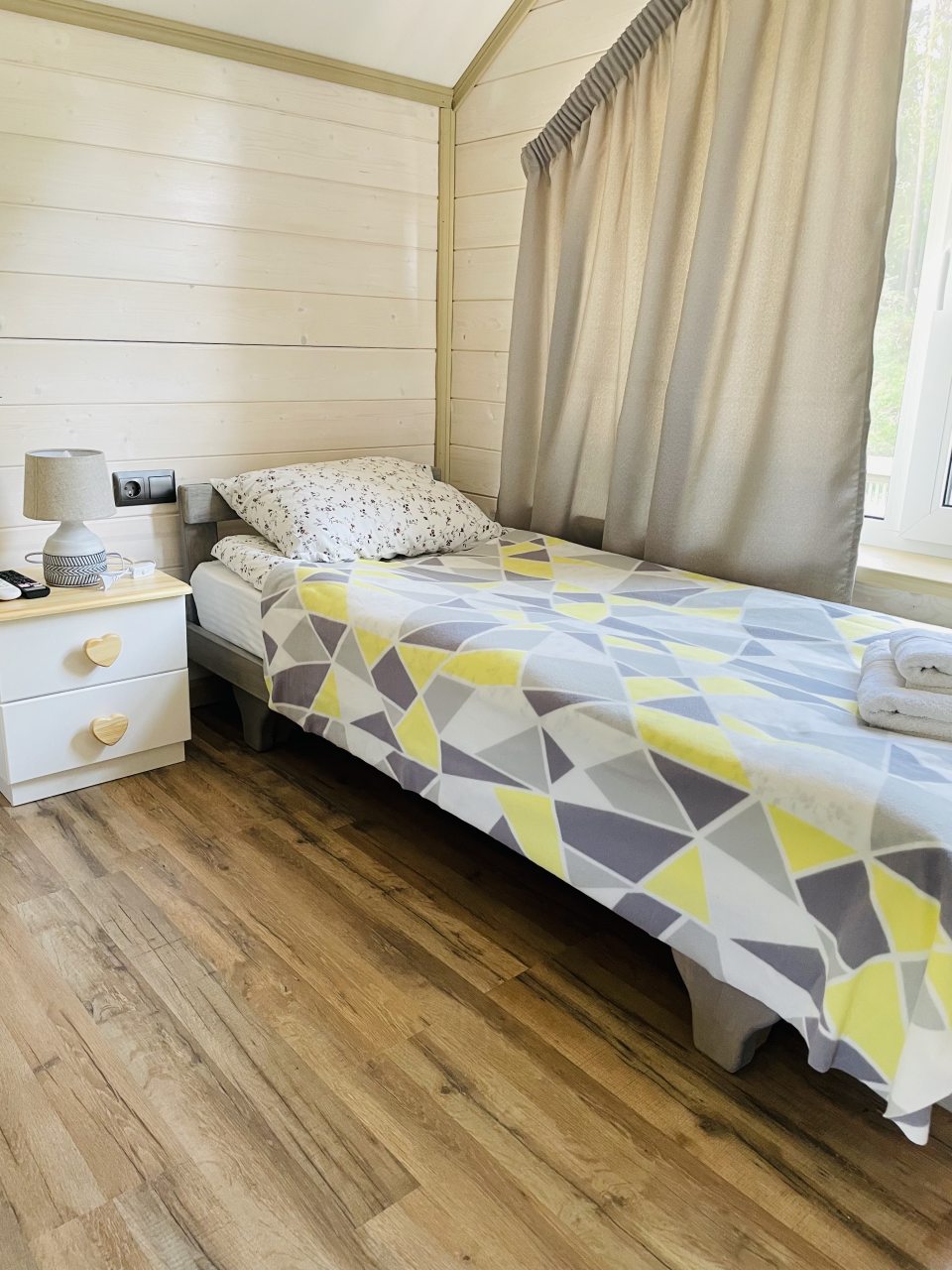 Коттедж (Желтый Дом), База отдыха Времена года