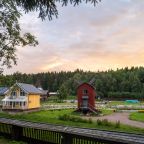Коттедж (Цветной с террасой и двумя спальнями), База отдыха Времена года
