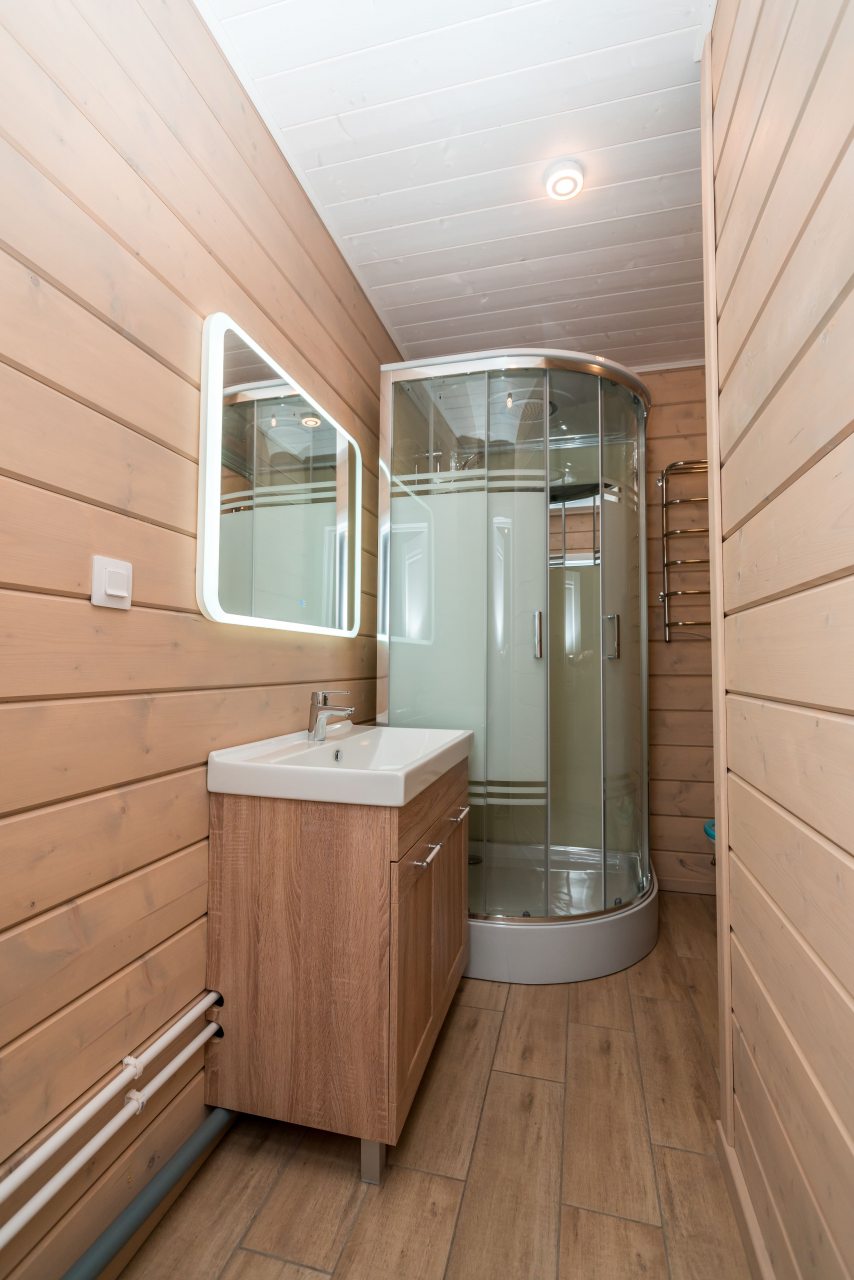 Дом (На воде с сауной), База отдыха Времена года