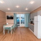 Дом (На воде), База отдыха Времена года