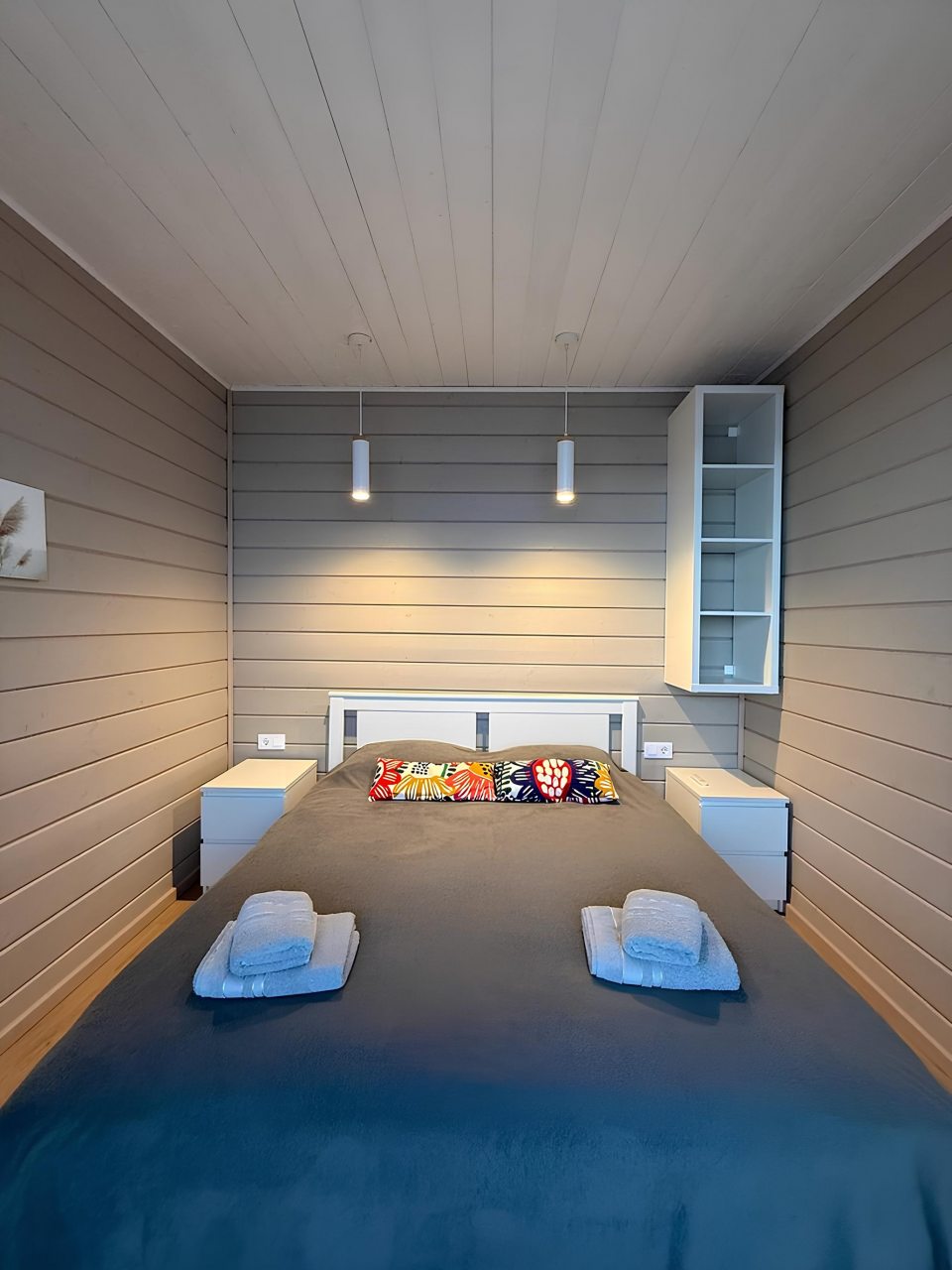 Дом (На воде с сауной), База отдыха Времена года